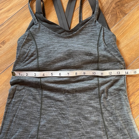 Size 6 Lululemon fitted tank - Picture 2 of 8